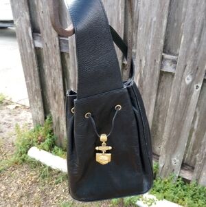 Vintage 1993 Vicenza Patten Leather Sling Bag